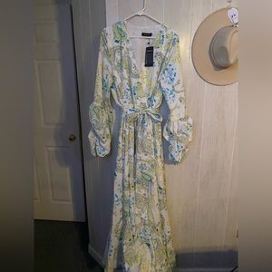 NWT 3xl long sleeve white flower floor length dress with bunched sleeves